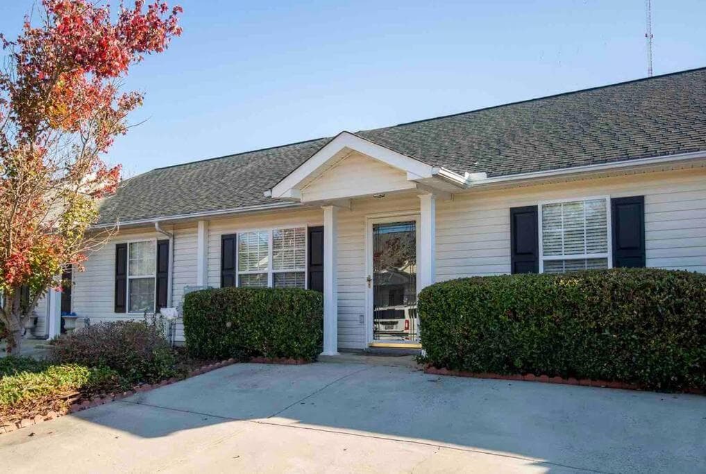 The Home Place & Prime Location Near I-20