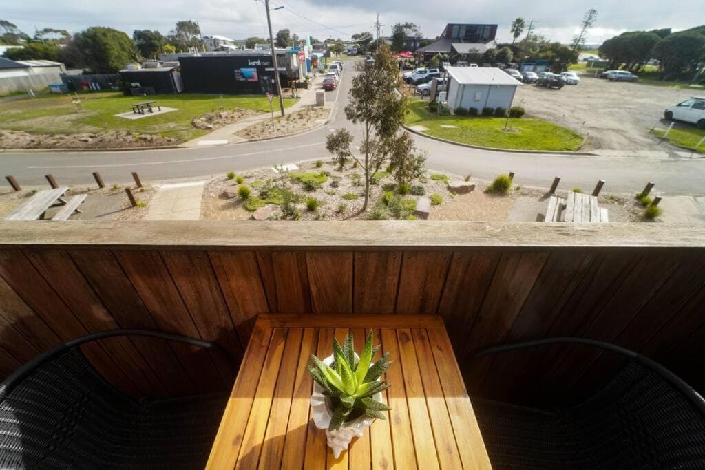 Modern air-conditioned 3-bedroom townhouse in centre of Cape Woolamai