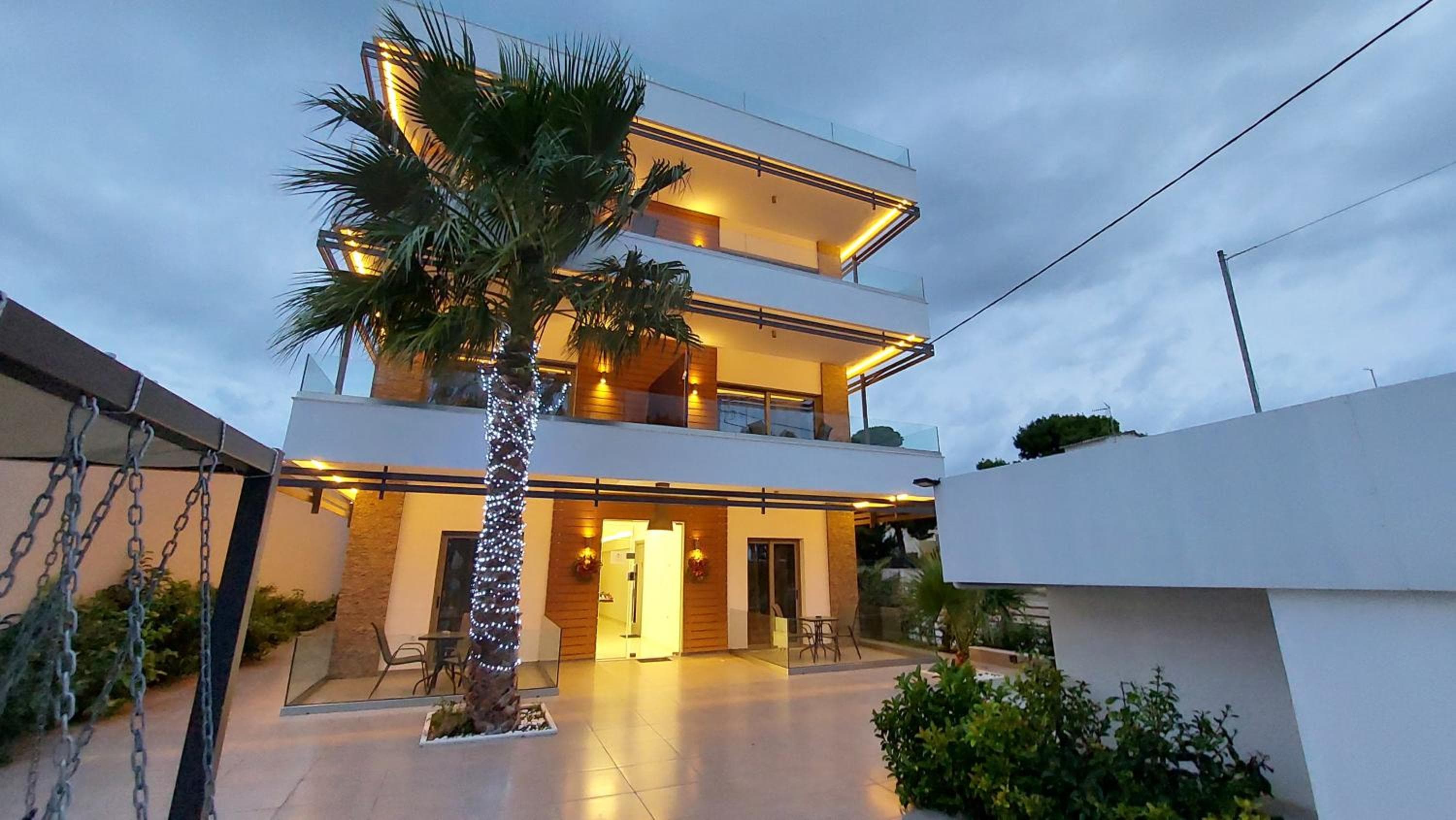 Finikas Suites & Apartments Airport By Airstay