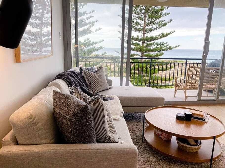 HoneyB - 2 bed Apt on the beach