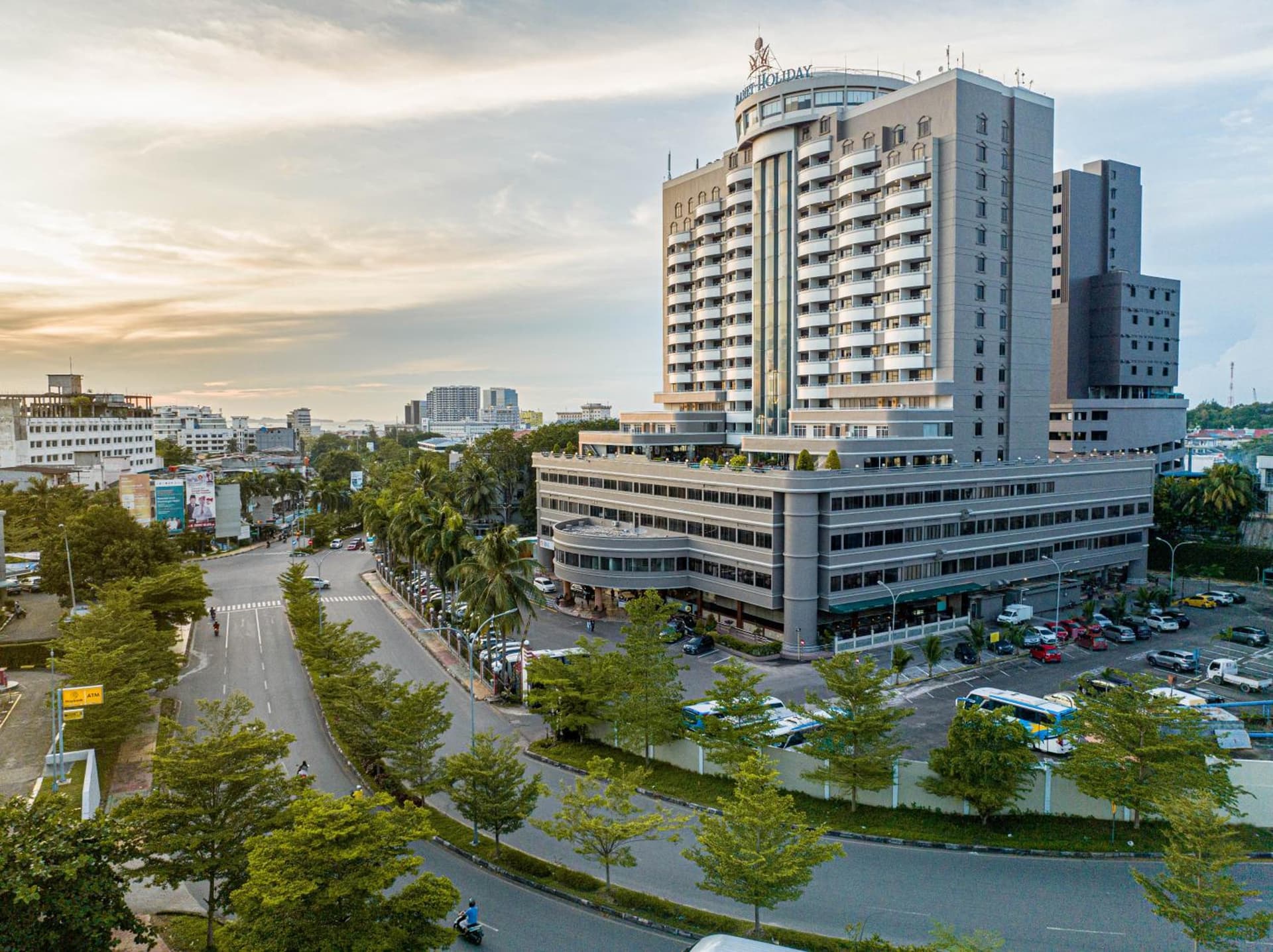 Planet Holiday Hotel & Residence