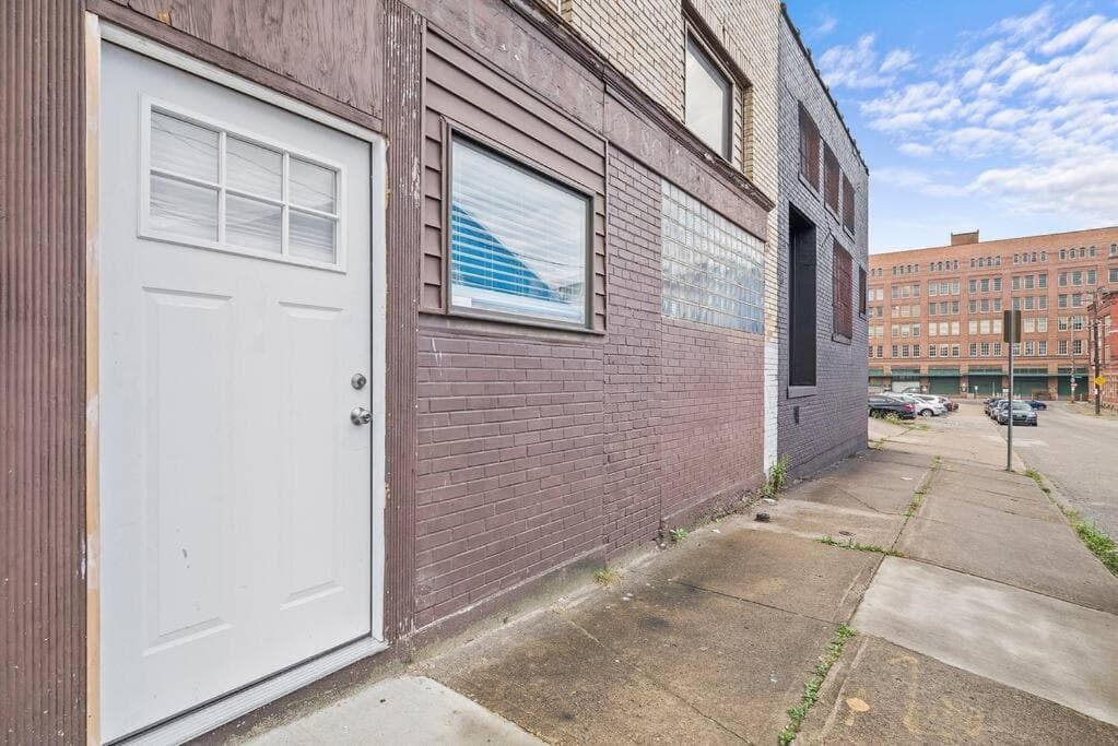 Trendy & Hip South Side Studio Walk to Downtown