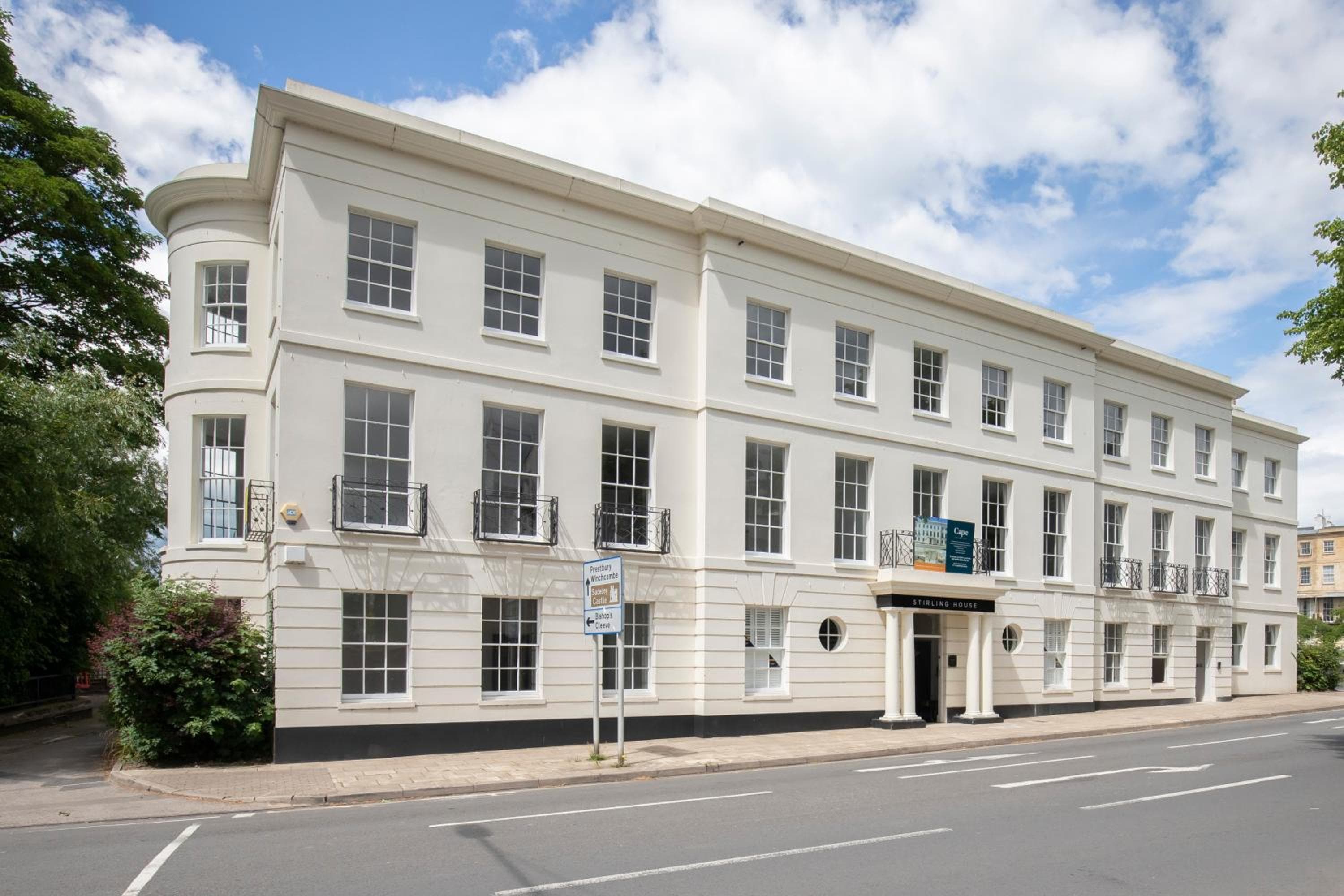 Elliot Oliver - Luxury 2 Bedroom Regency Apartment With Parking & EV Charger