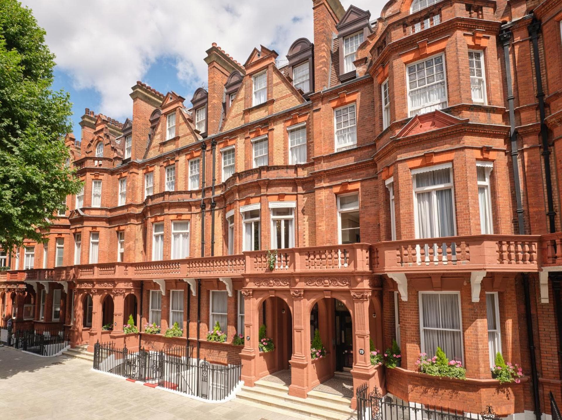 The Apartments by The Sloane Club