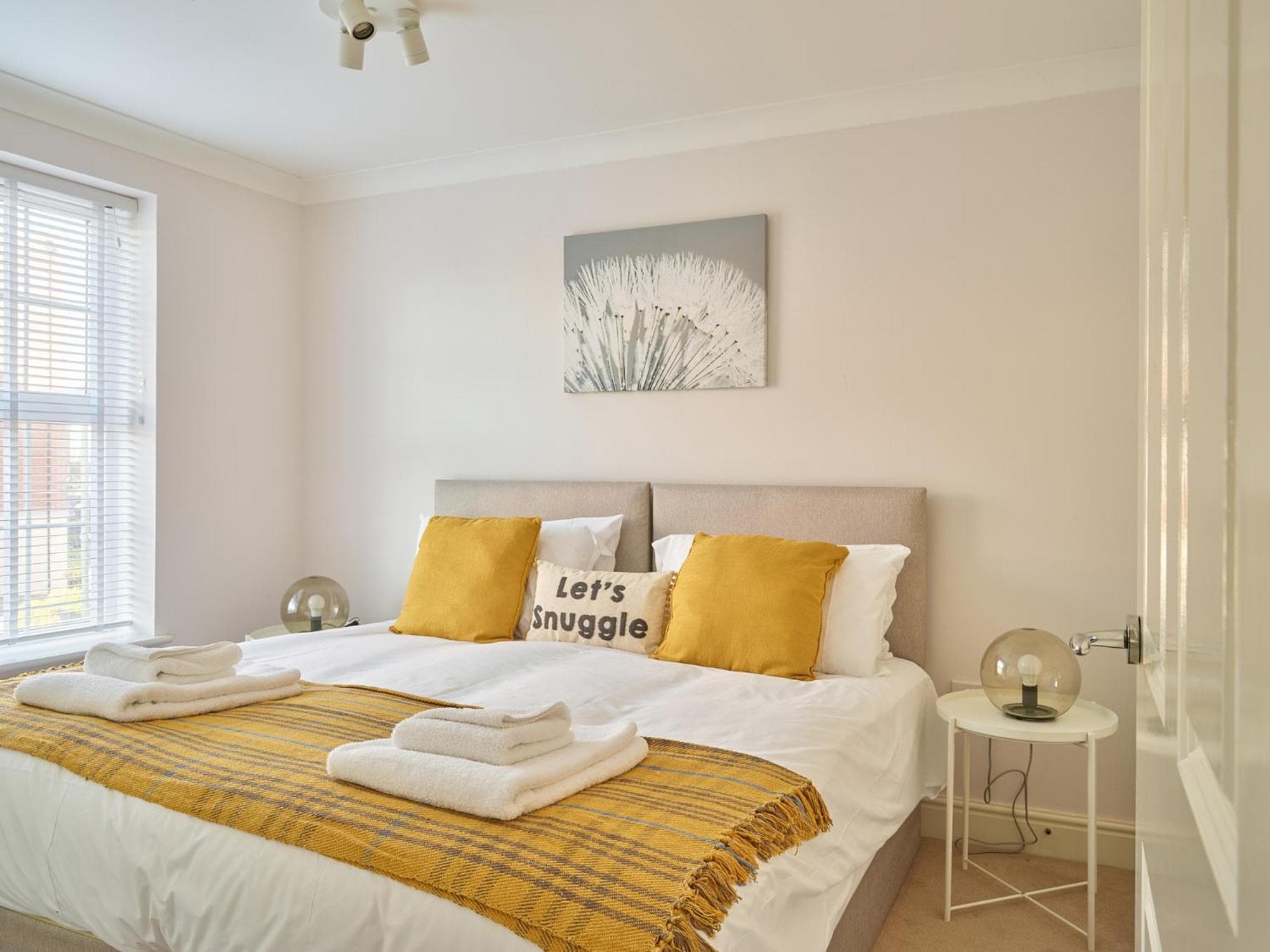 Curb Properties - Gorgeous 3 Bedroom House Close To Town Centre