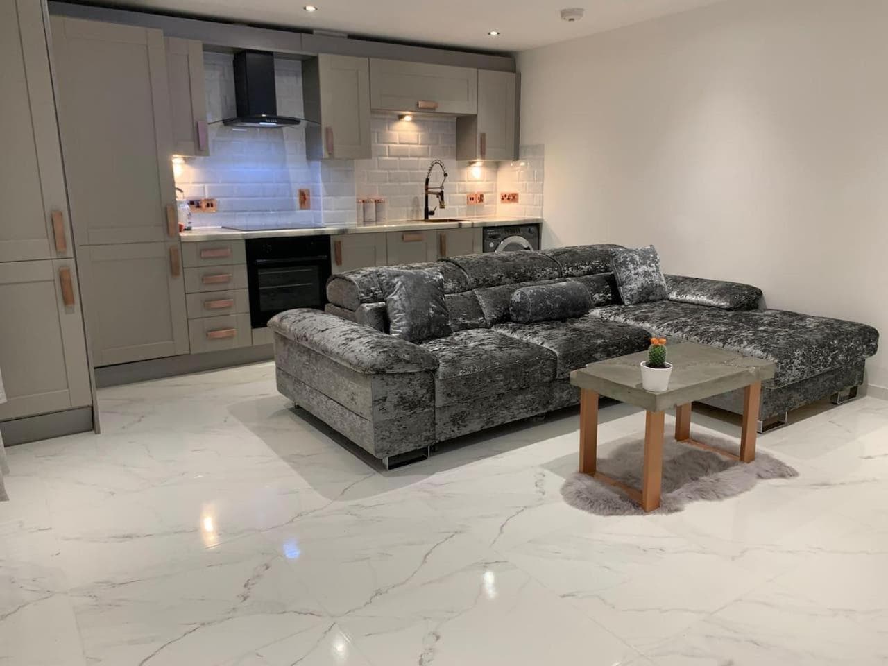 Bury St Edmunds - Apartment - Sleeps 2 - Parking