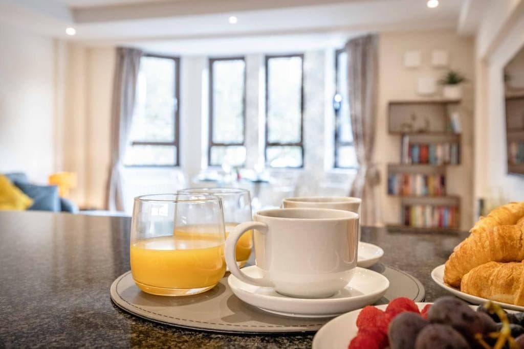 Windsor Castle Views & Parking - By Tempstay