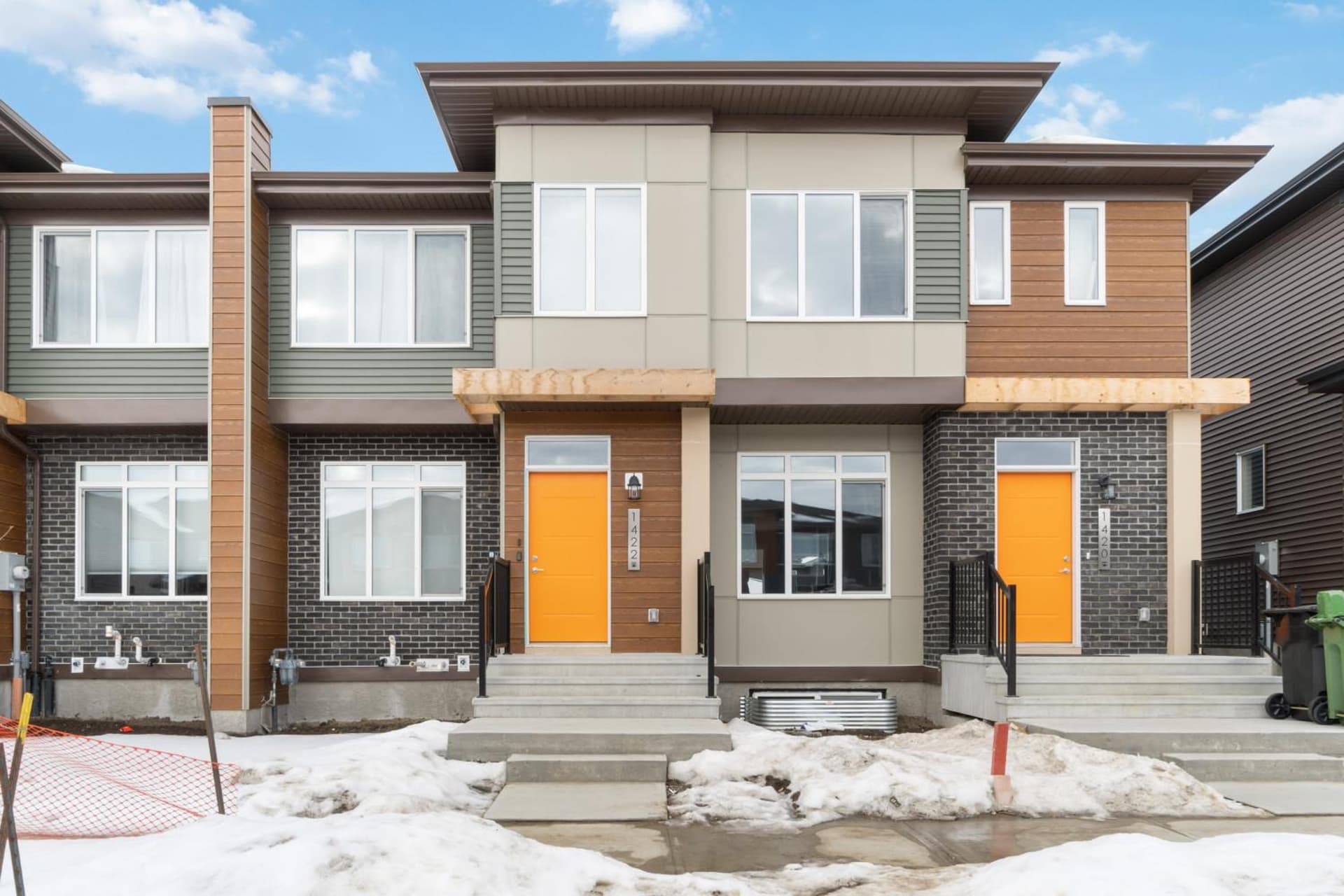 Upscale Urban Oasis- Stylish Townhome Getaway-Comfort for Family, Work and Longer Visits