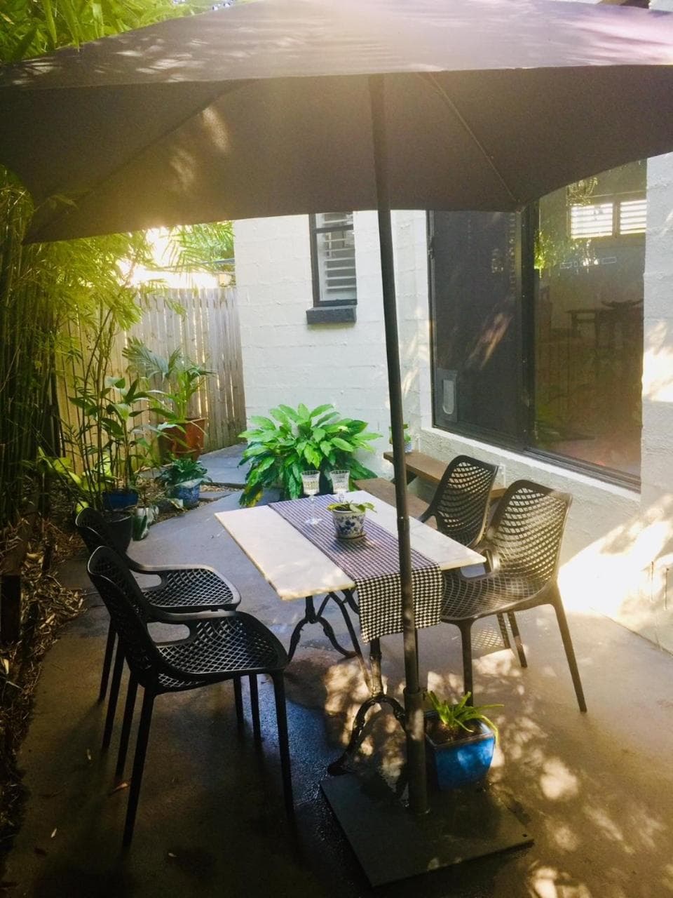 Nicole Guest House - Private Room & Bathroom - 6kms from City