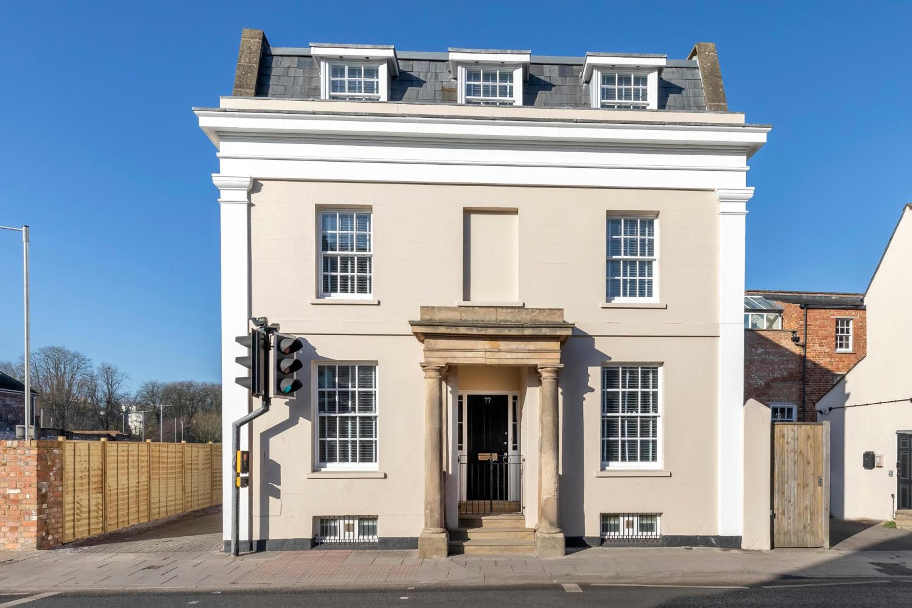 Elliot Oliver - Laverham House - Stunning 6 Bedroom Regency House With Parking