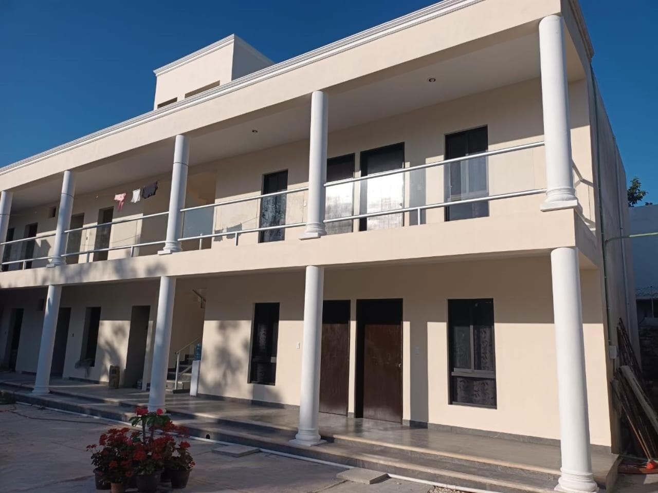 Hotel & Hostal 230