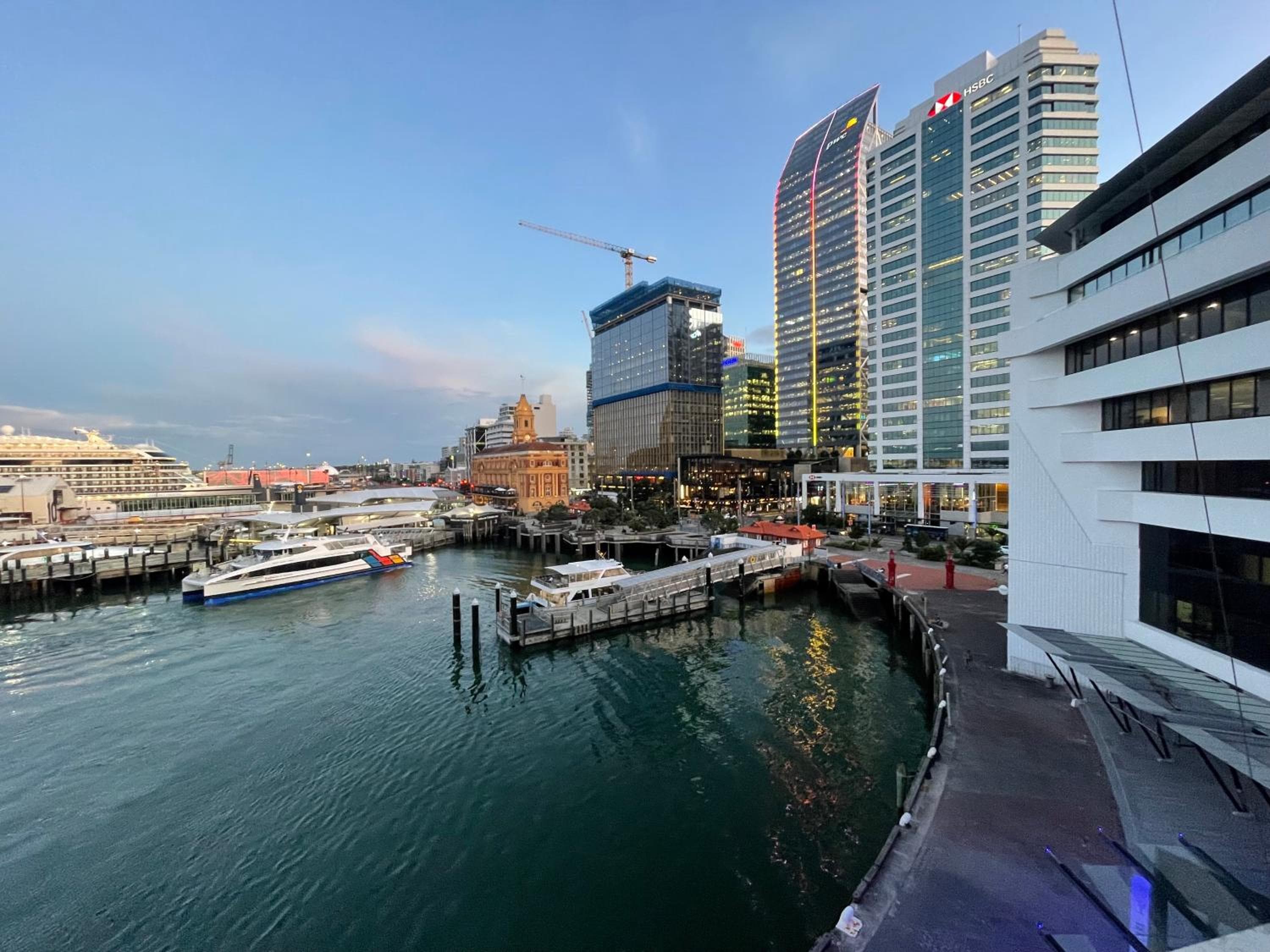 Luxury Apartment - Parking - Hot Tub - Stunning Views
