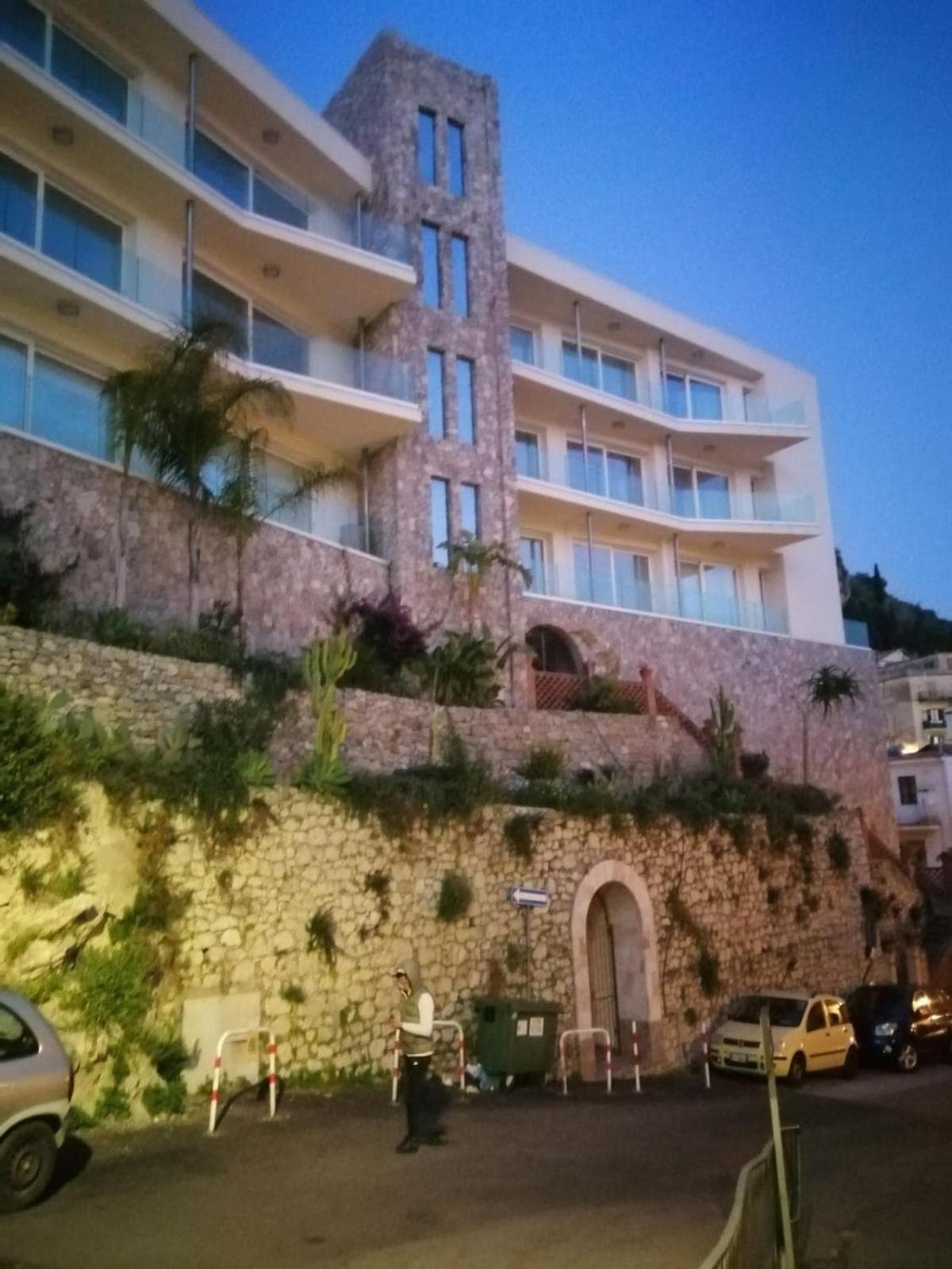 MINERVA LUXURY TOWN CENTER , POOL AND PARKING