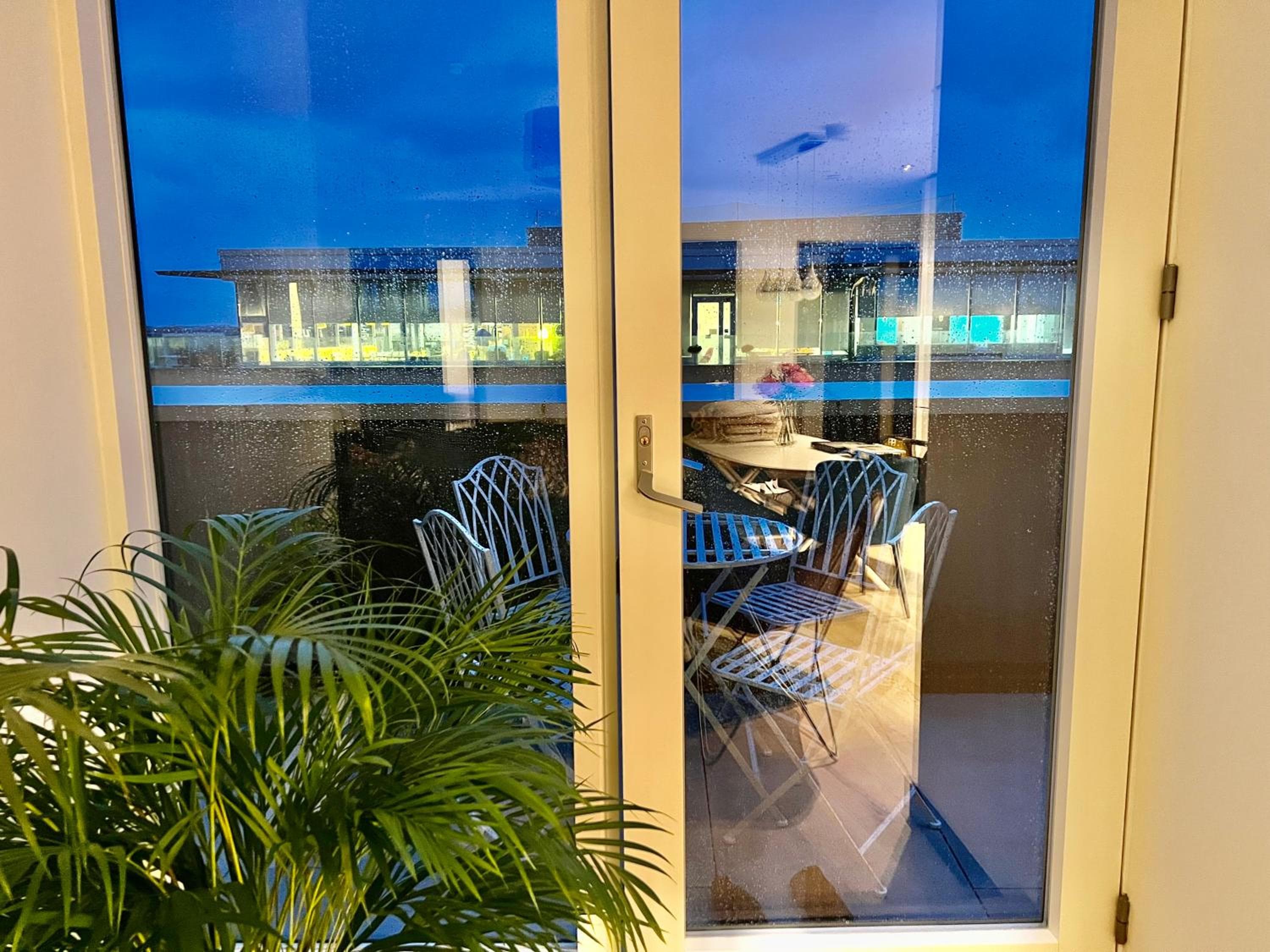 Walnut Tree Penthouse Next to Train Station