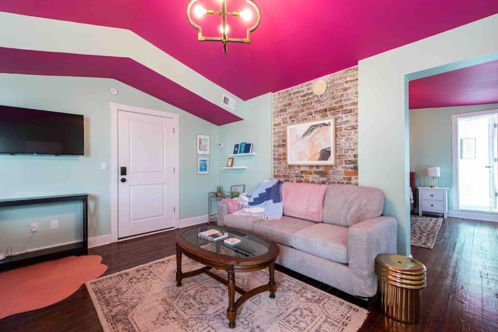 Juleps And Lilies Germantown 1 Bedroom Apartment **FREE PARKING**
