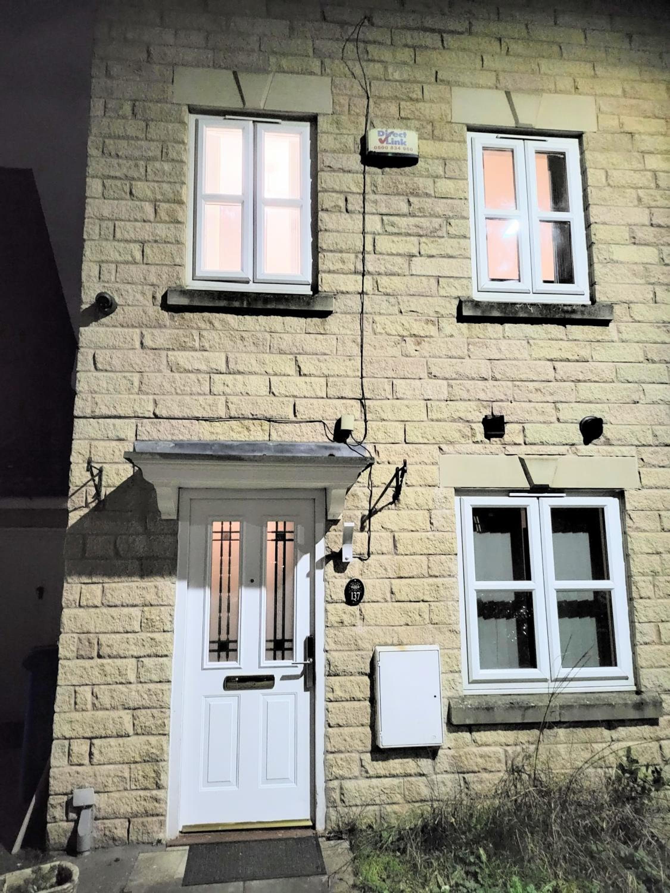 Large Modern House With Private Parking
