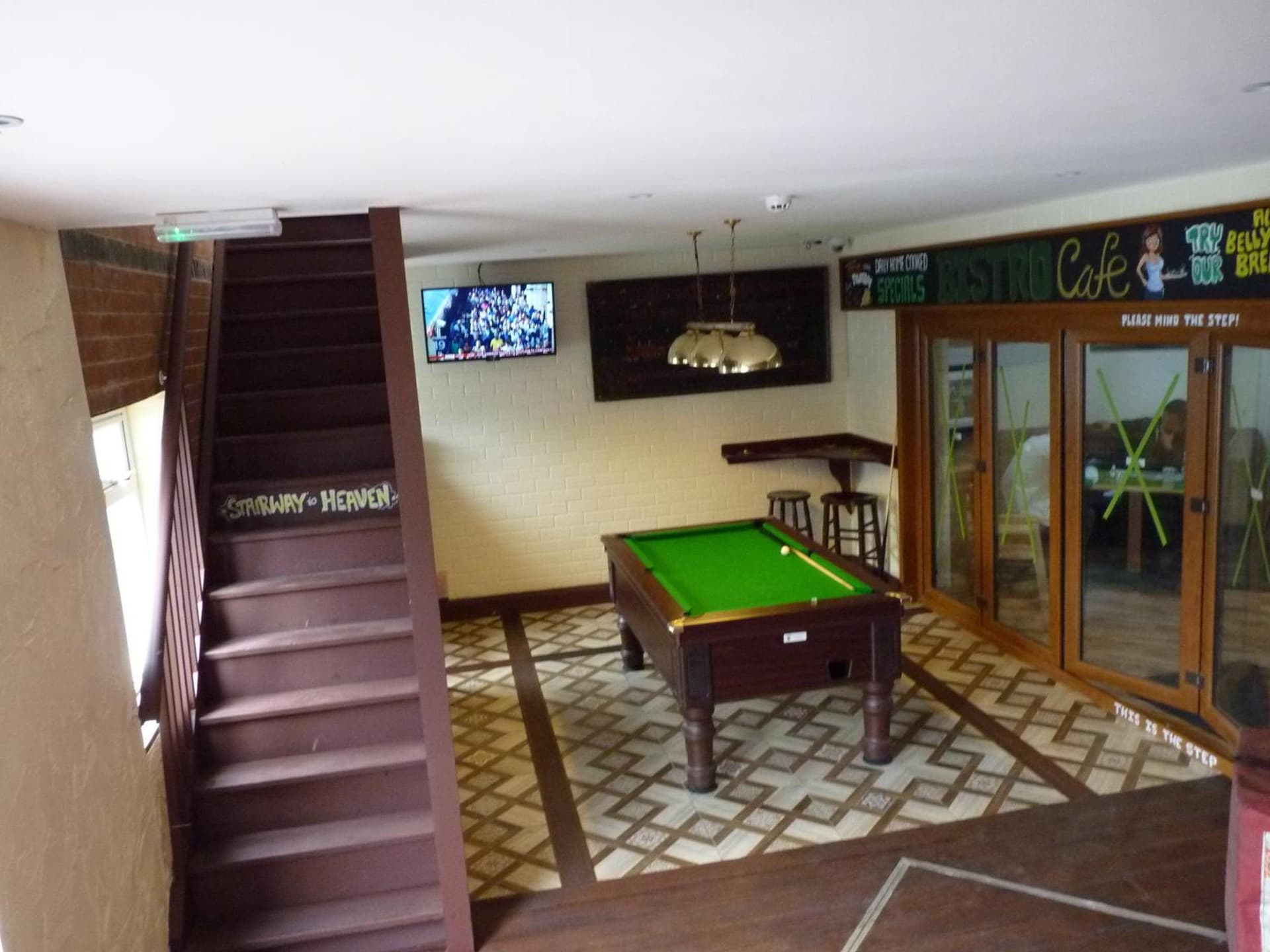 Shanahans B&B with Sports Bar