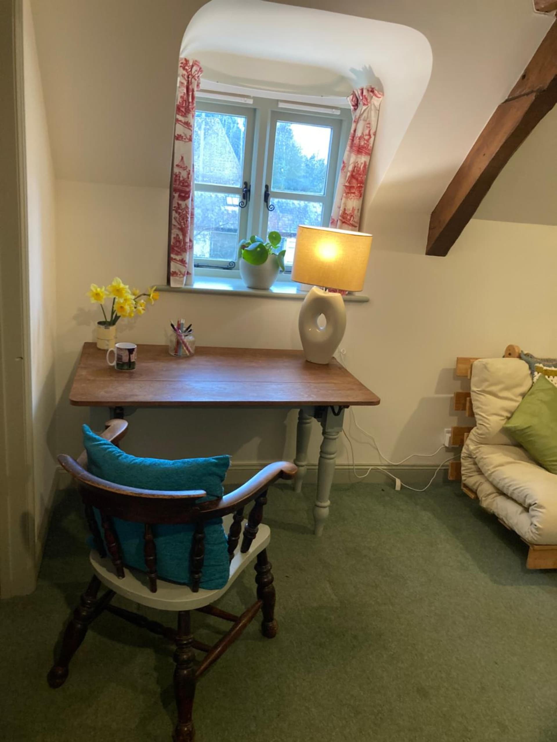 Charming Cotswold stone cottage in the Oxfordshire countryside