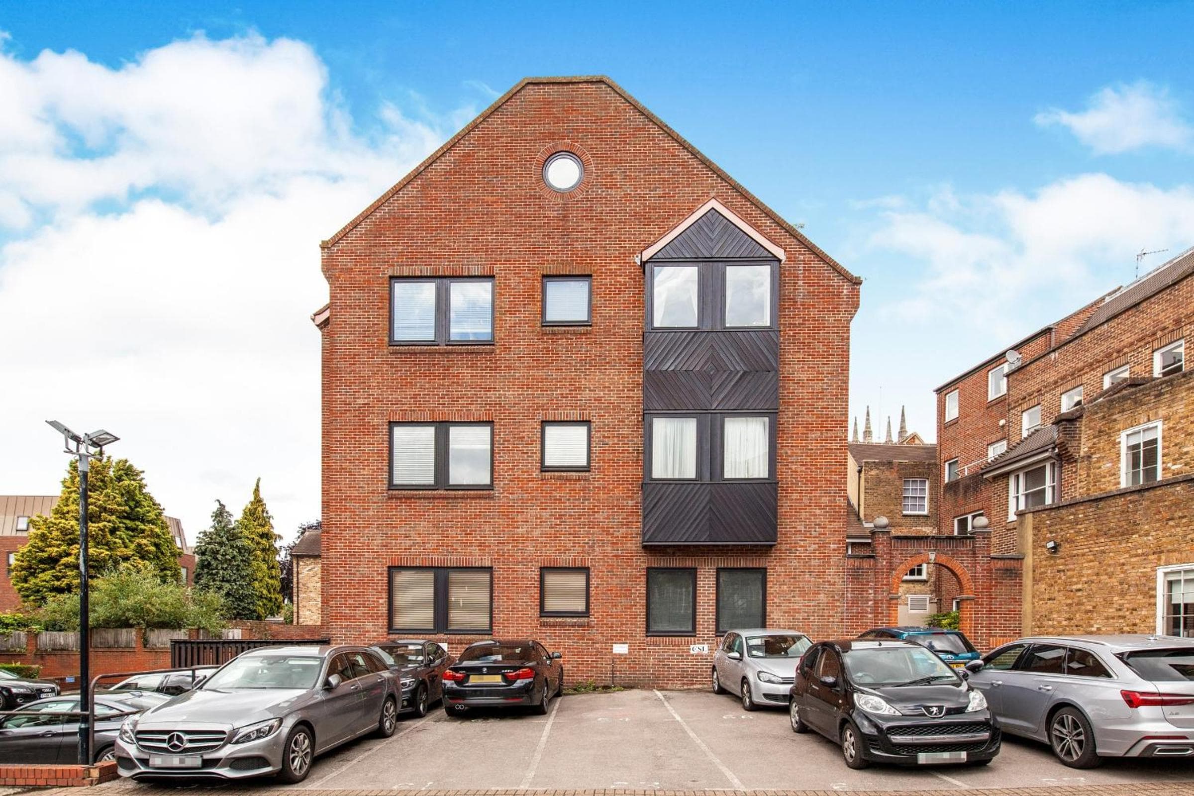 The Courtyard 2 Bedroom Apartments in Central Windsor with Parking