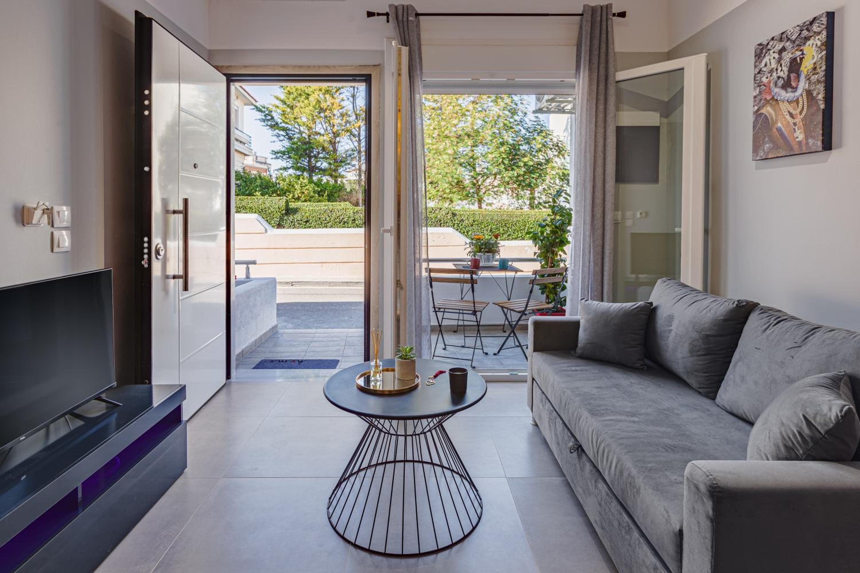 Theo's Cozy Apartment's near Athens airport