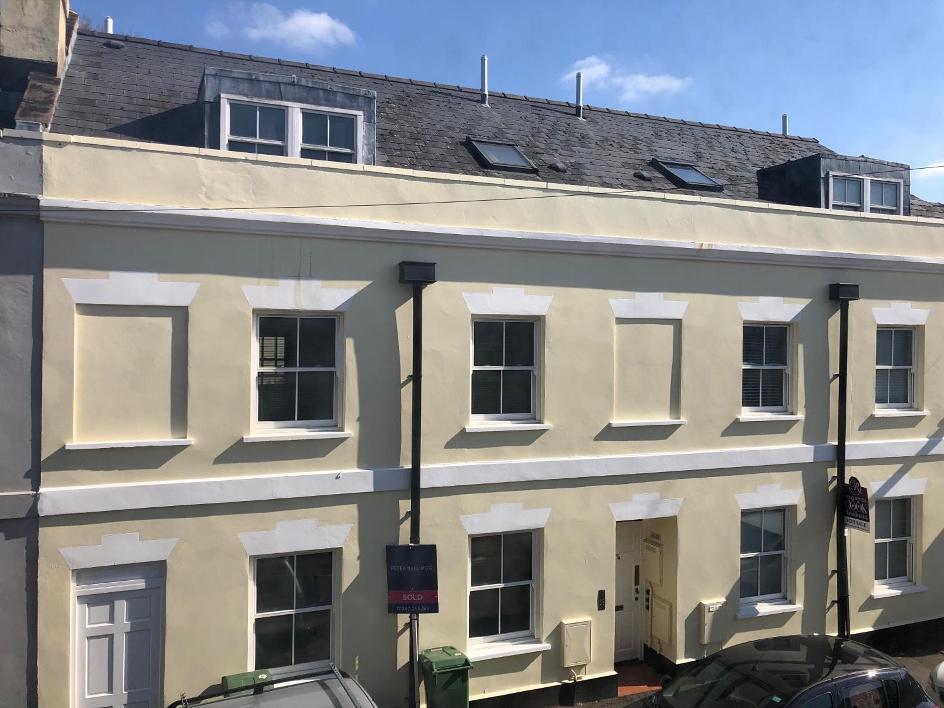 Perfectly located in central Cheltenham for Music Festival 3rd to 11th July , Free Parking by reservation only Features en-suite or shared bathroom rooms F