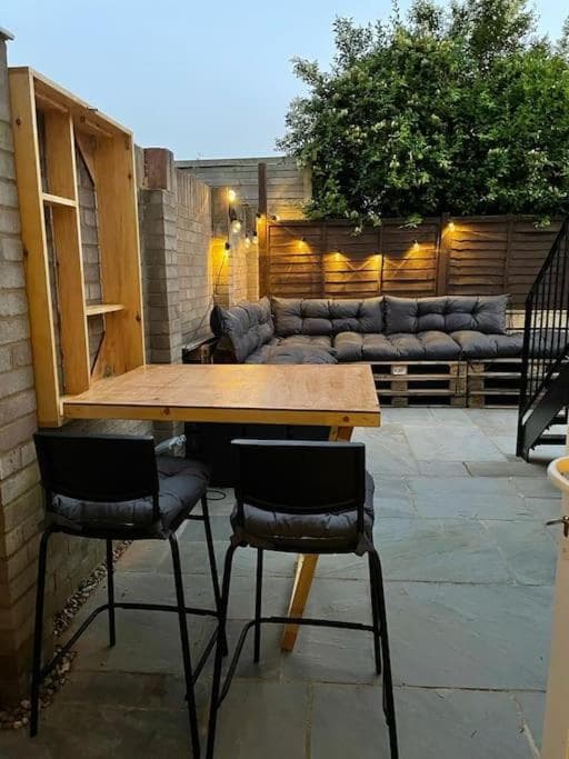 Central Windsor Modern Garden Flat, Walk 2 Sights - By Tempstay