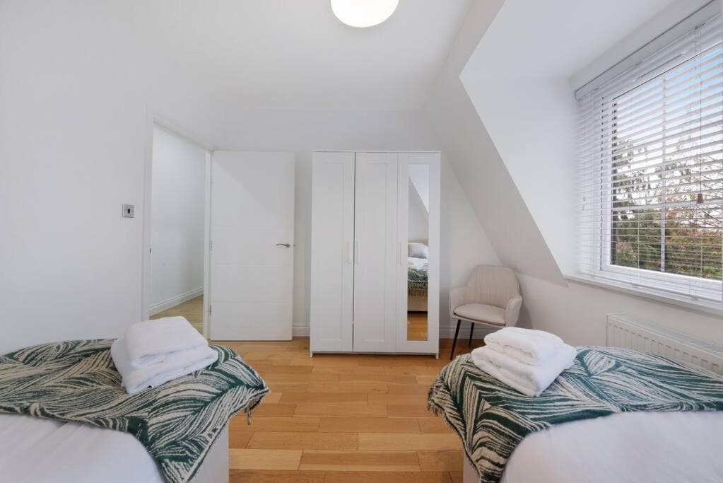 Roomy One bed loft apartment