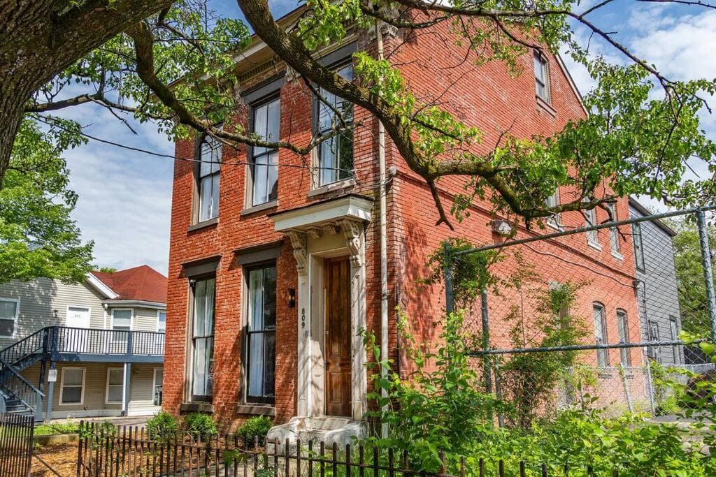 Luxury 8 Bed/4 Ba NuLu Home Private yard/parking