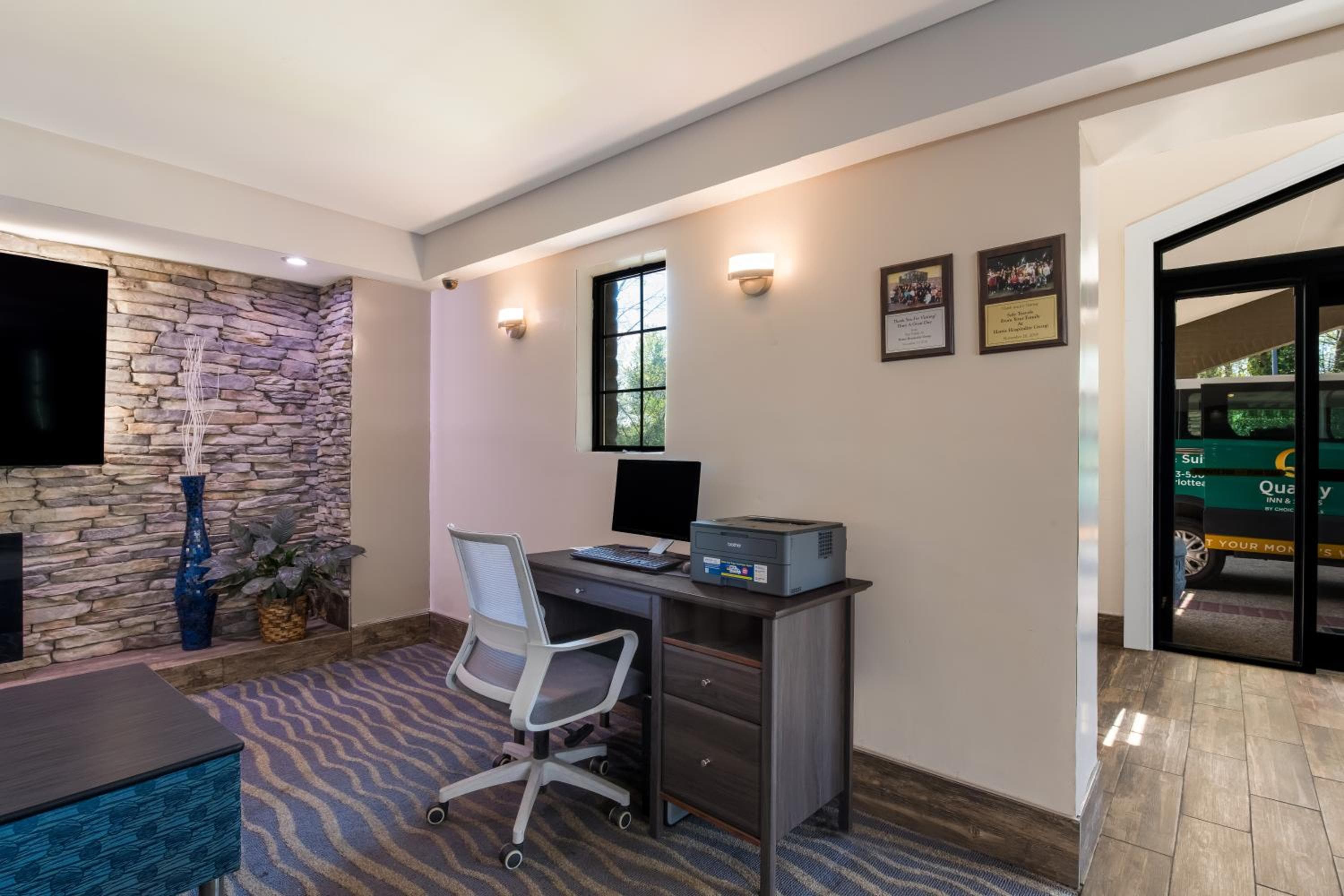 Quality Inn & Suites Airport