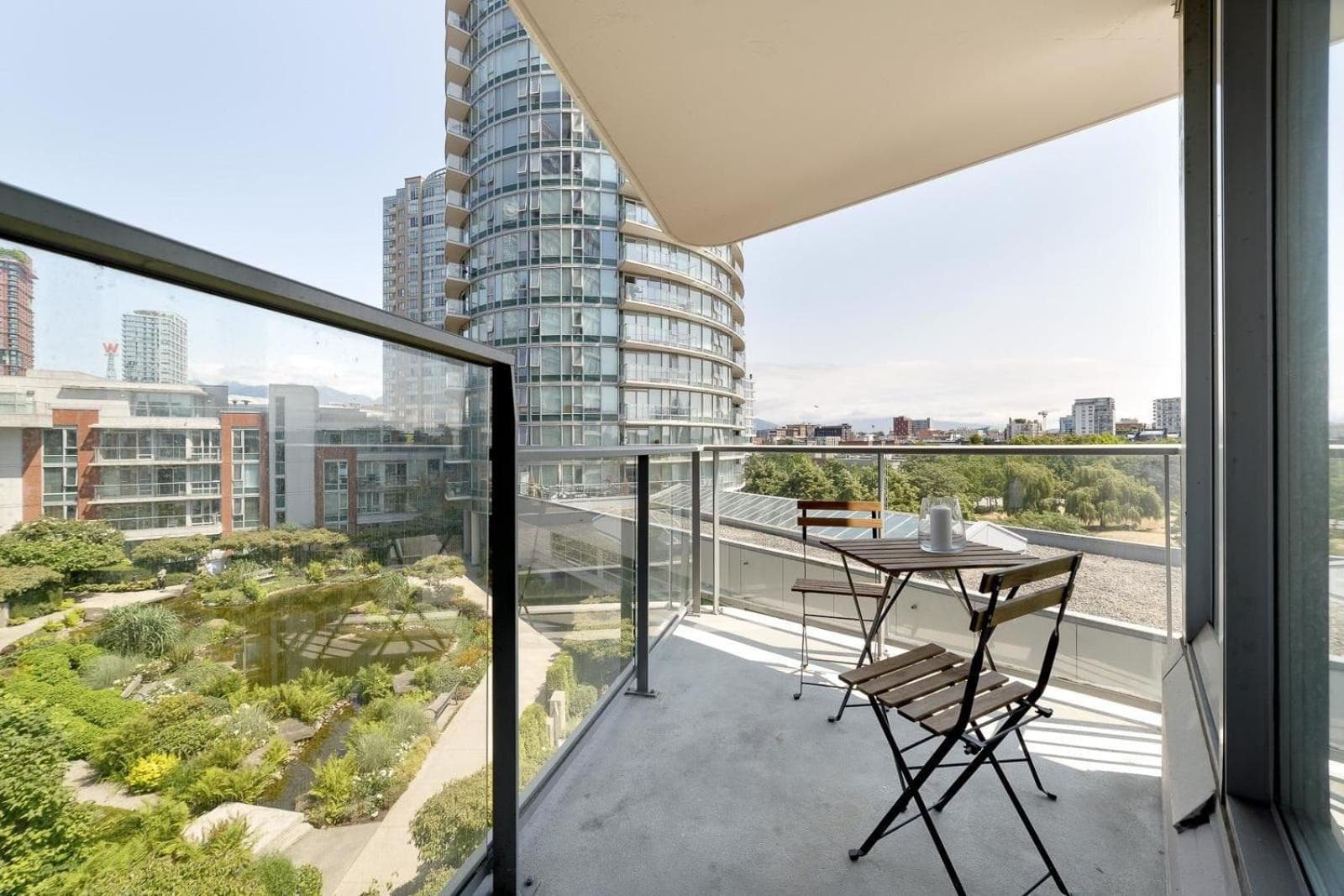 GardenView Modern Condo with Parking, Gym, Pool, AC