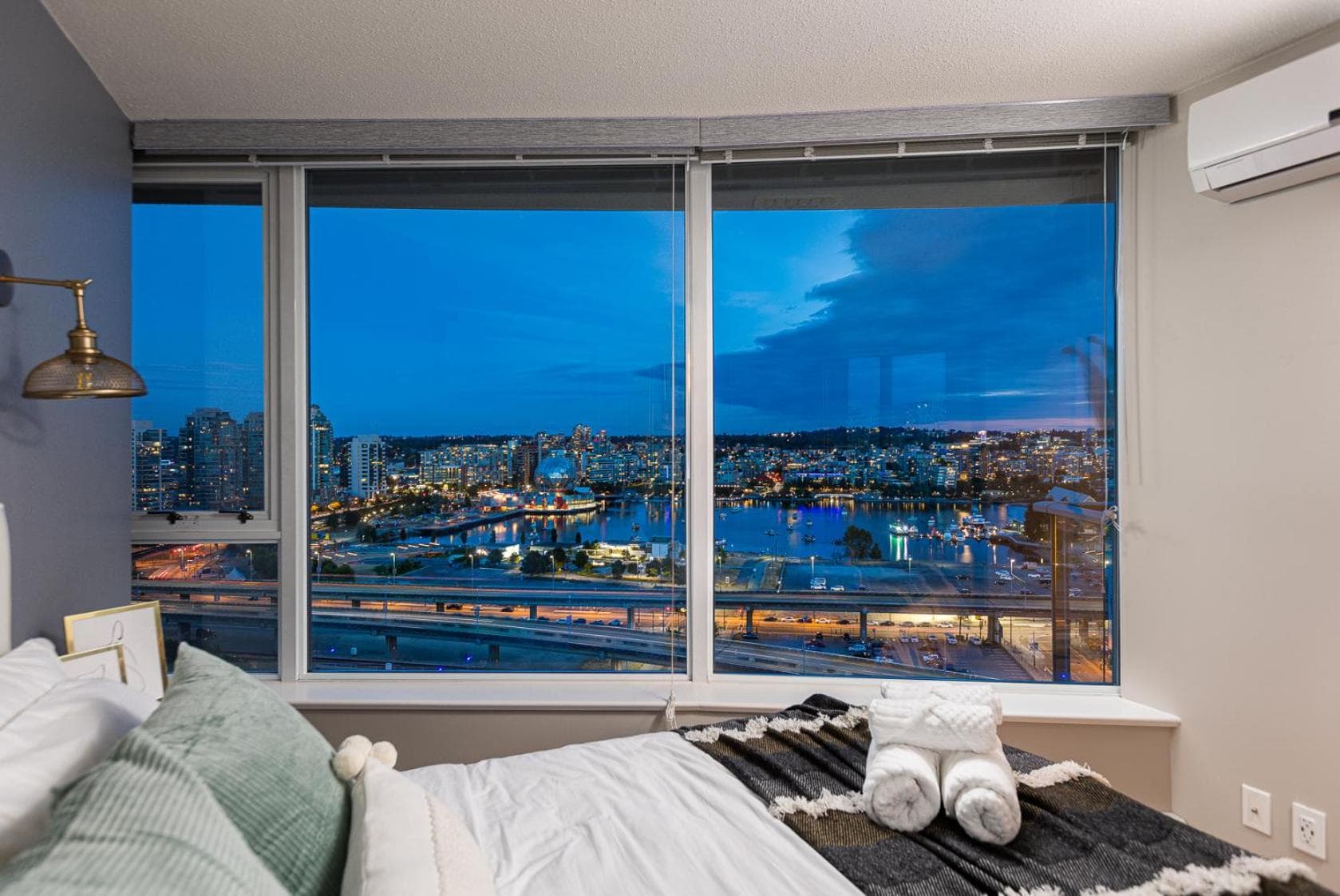 Vancouver Nest Downtown 2BR near Rogers Arena