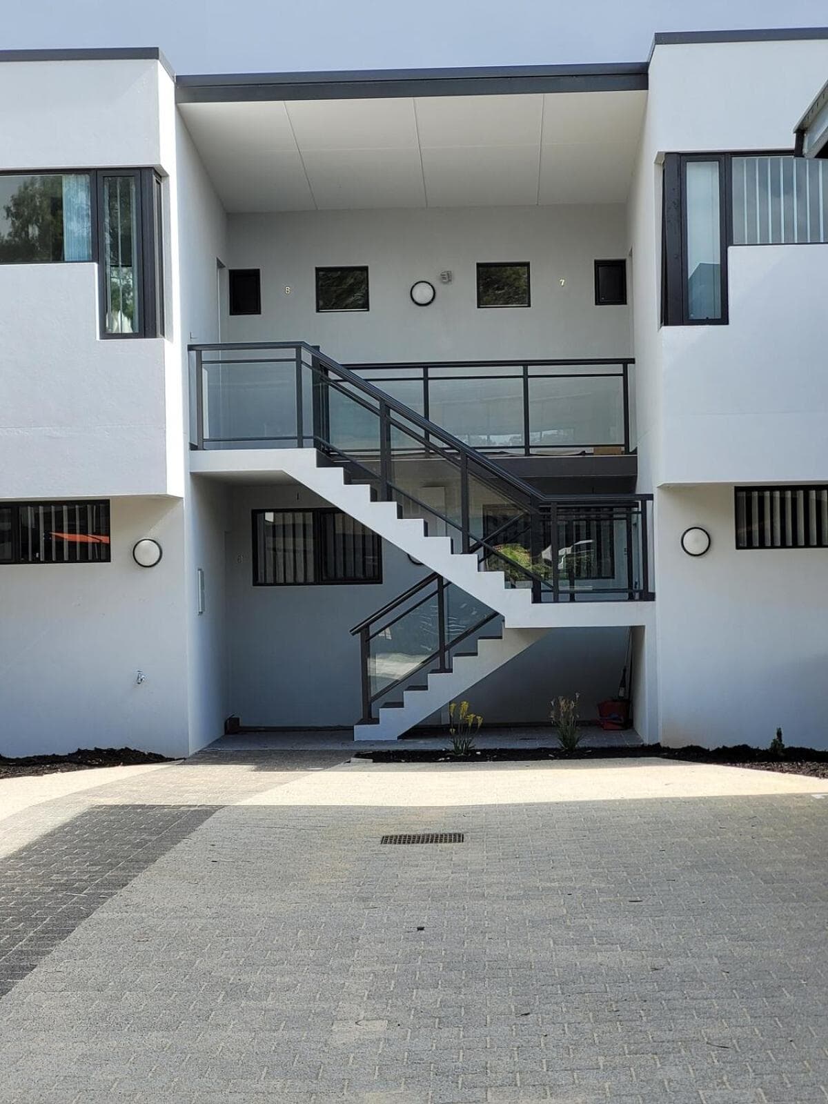 Bright Trendy 3BR Apt - Walk to River & Shops