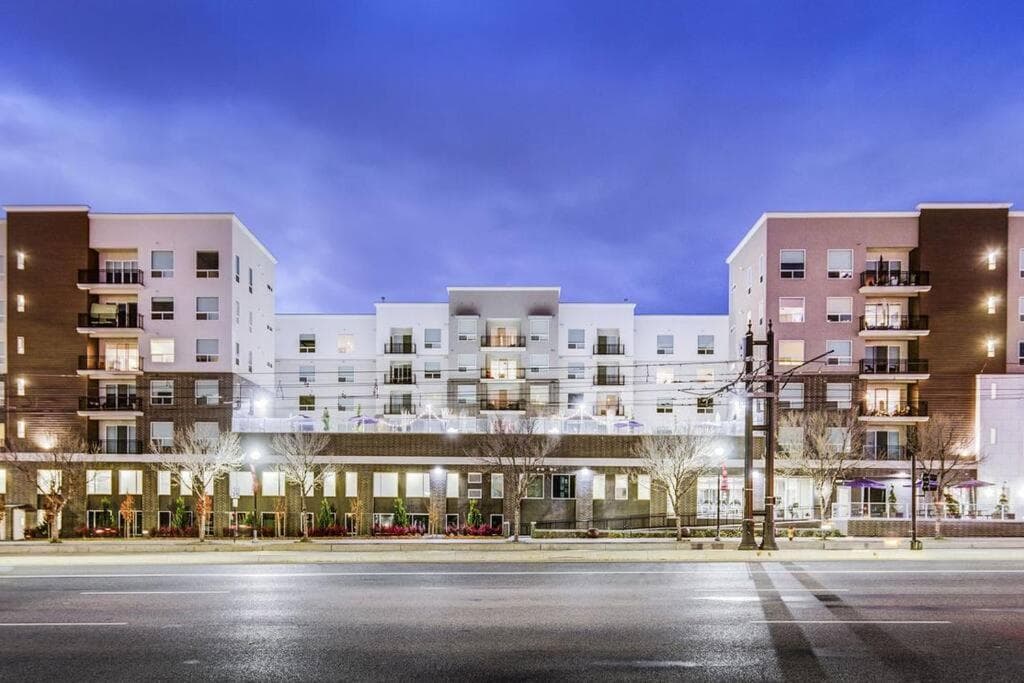 King BD - City View - Downtown Walking Heaven