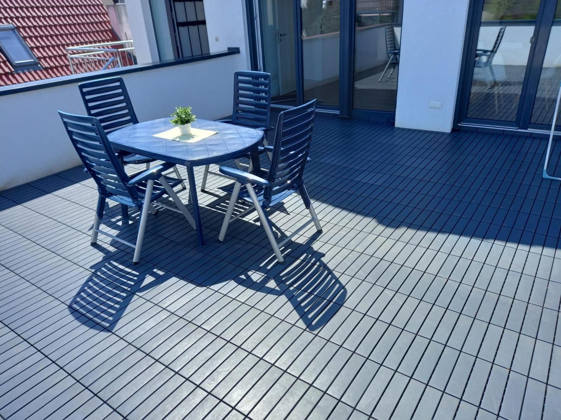 Neubau Appartement mit Terasse, privater Eingang,Parkplatz,Küche