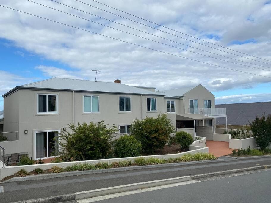 Battery Point Apartment on Hampden