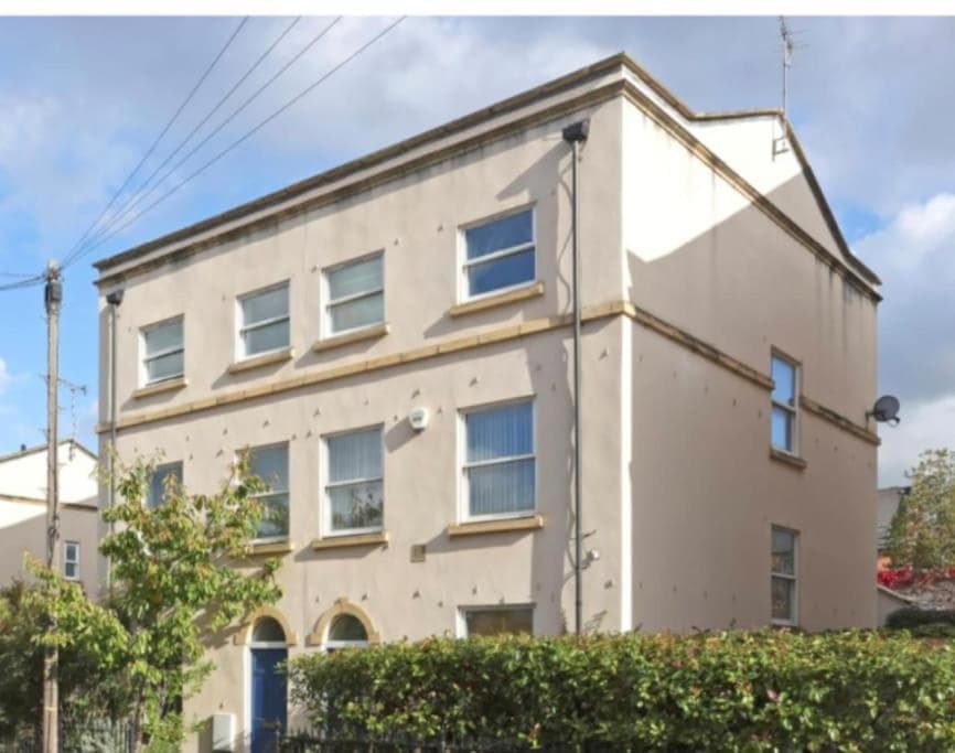 5 Bed Modern Cheltenham Town Centre Home