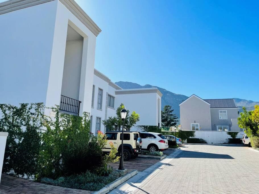 Spacious, Modern & Convenient