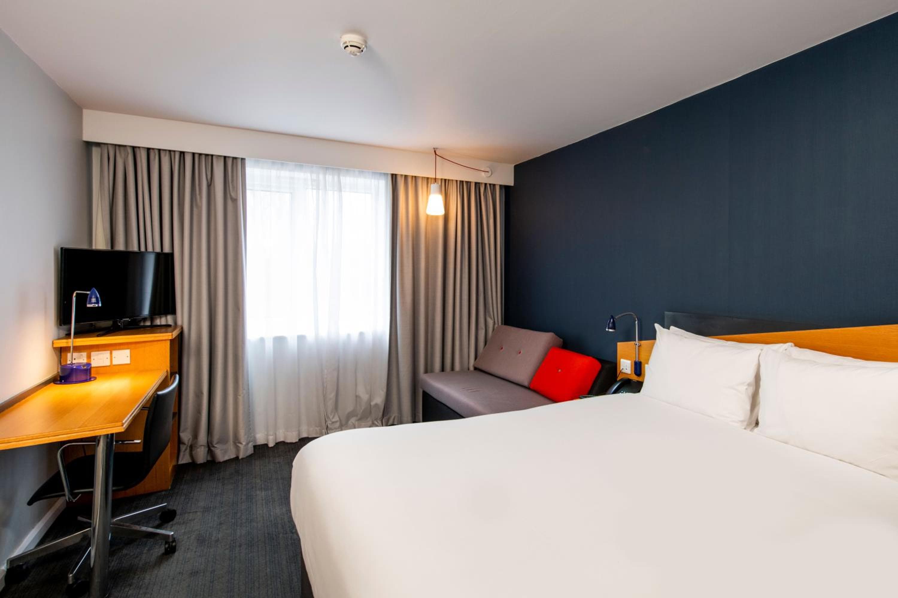 Holiday Inn Express Newport by IHG 3