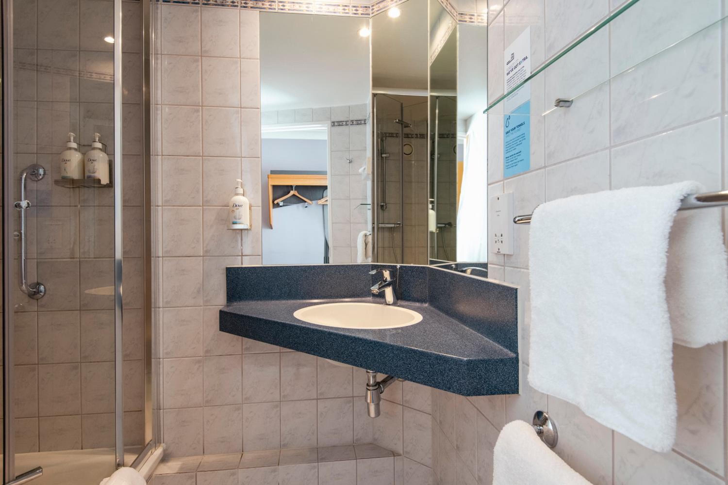Holiday Inn Express Newport by IHG 4