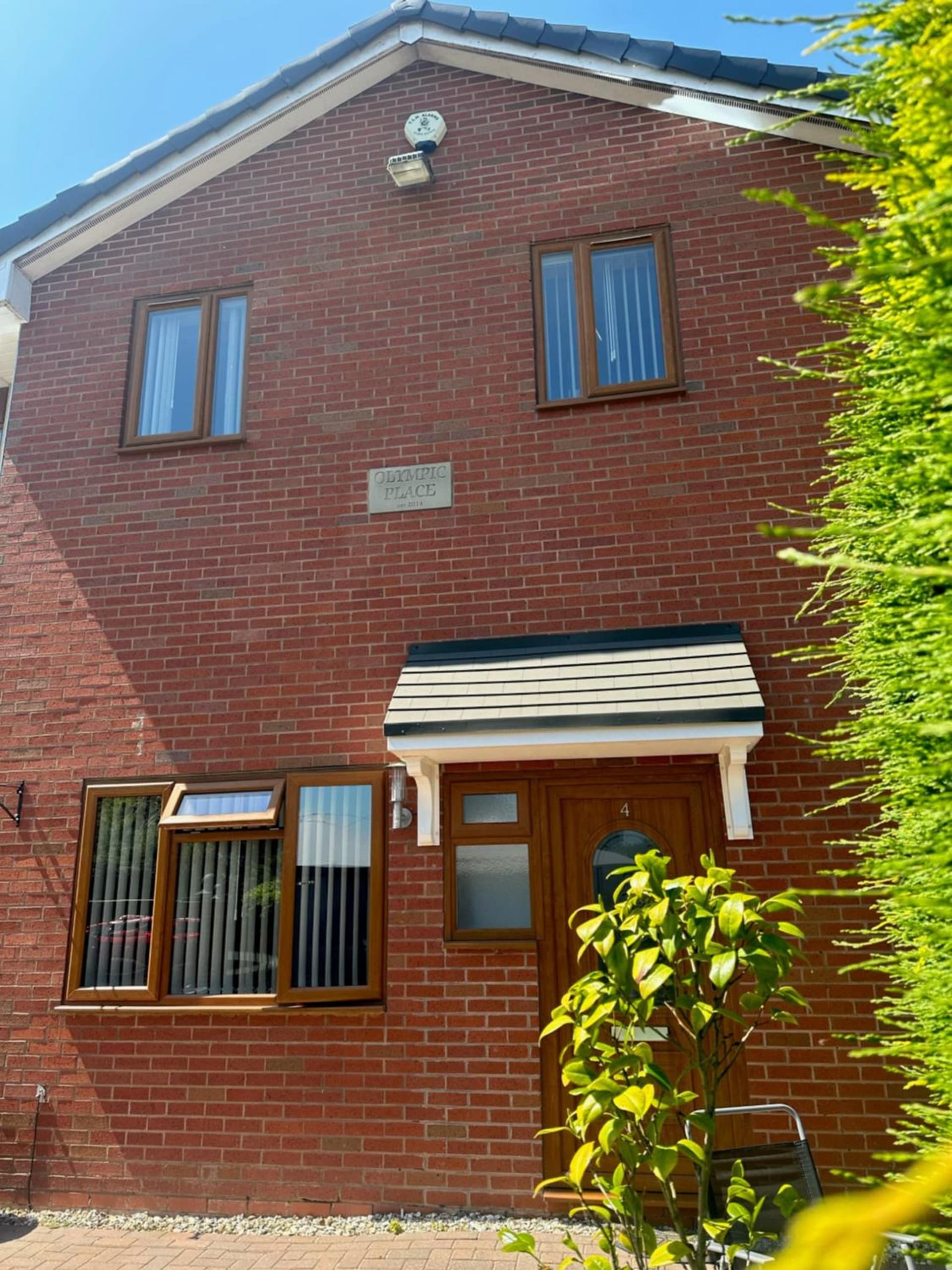 Entire 2 bedroom house.