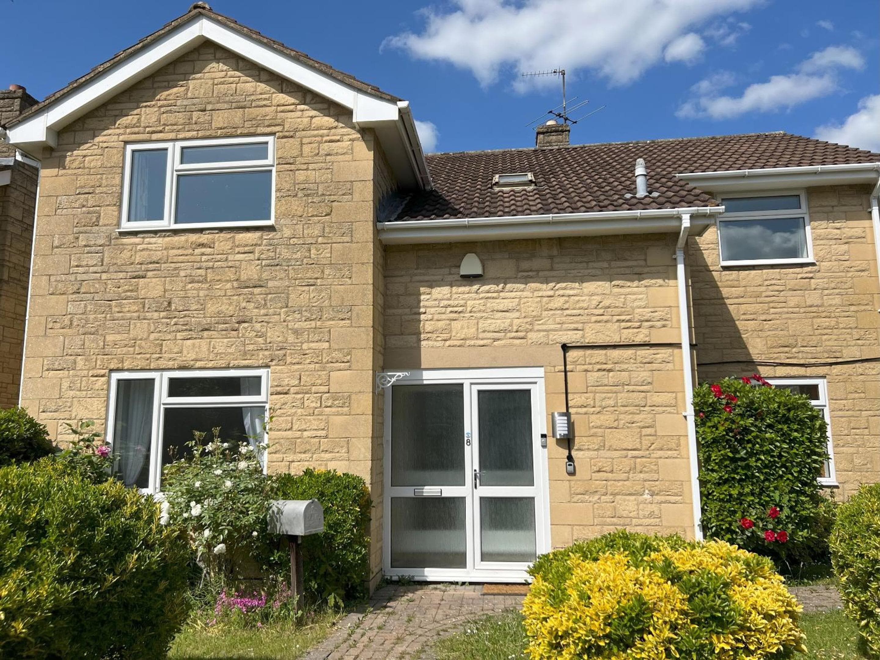 Premium Deal l Hill View Home l Last-Minute Offer l Cheltenham l AJ Properties l Perfect for Short or Long Stays l 4Beds 4Bedrooms