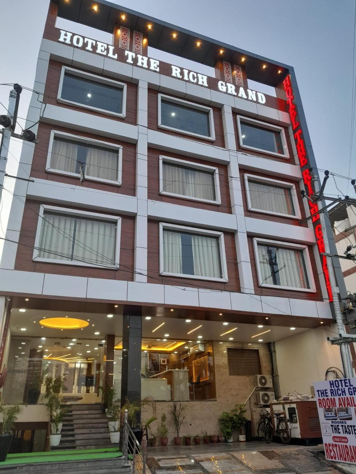 Rich Grand Hotel Near To Tajmahal