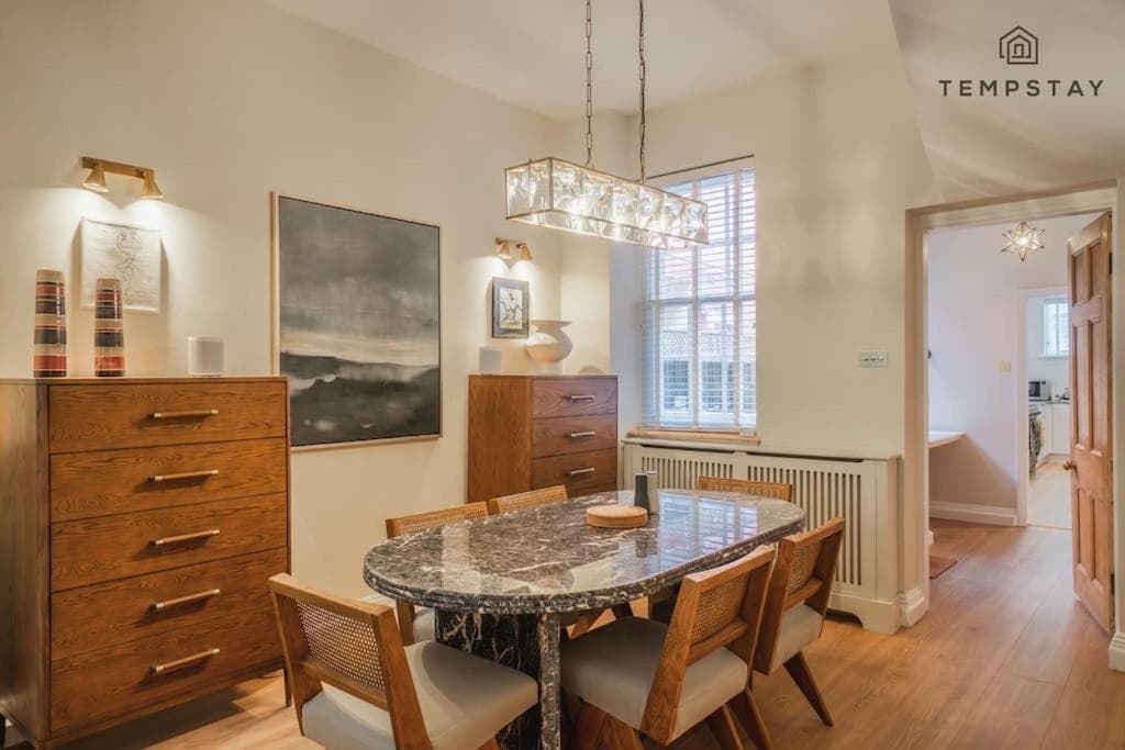 The Long Walk: 3Bed & Garden