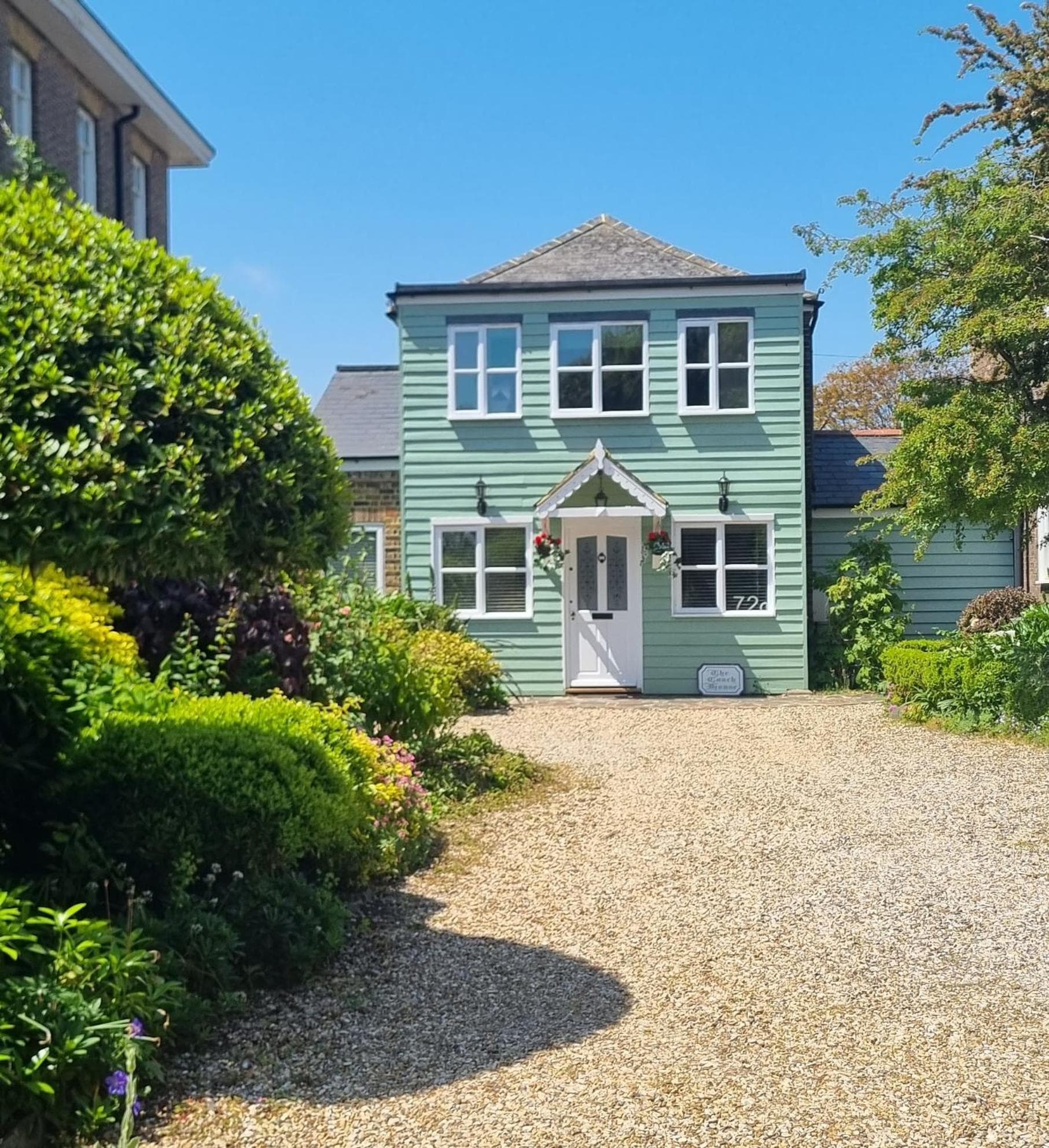 The Coach House- Stunning Detached Coastal home, with parking, by Historic Deal Castle