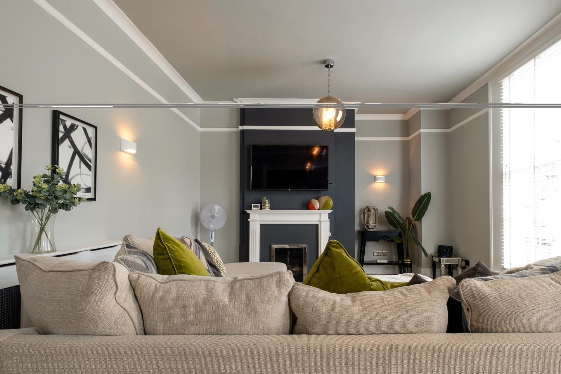 Stylish Central Apartment with Parking & Lift