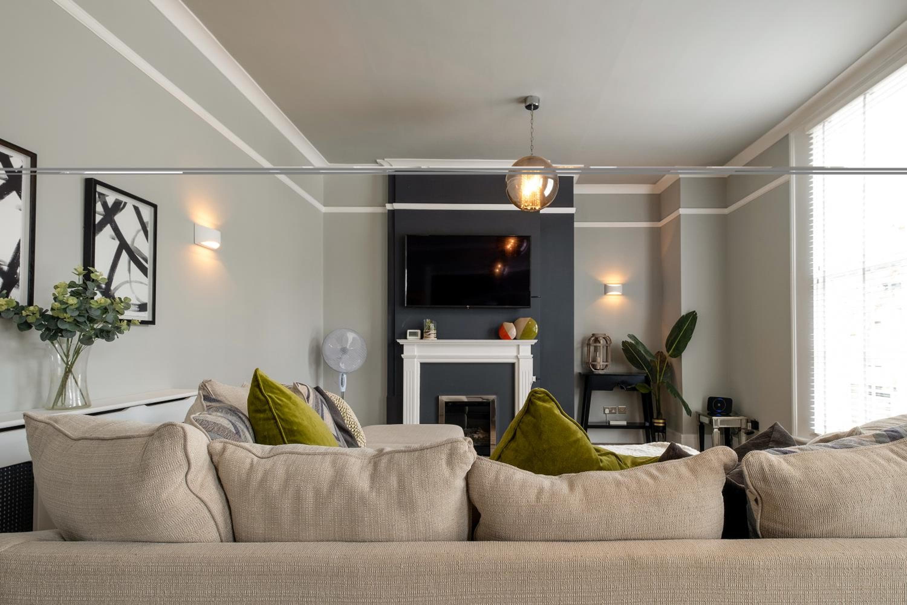 Stylish Central Apartment with Parking & Lift