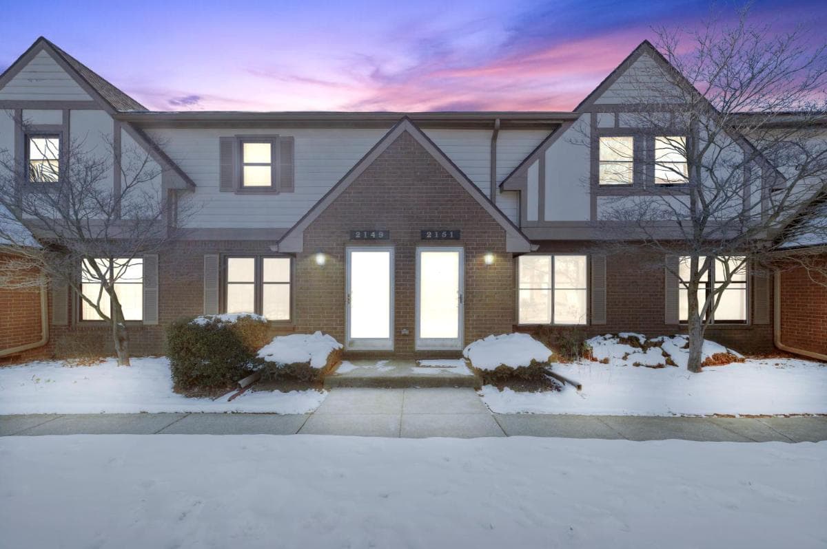 Spacious Townhouse Finished Basement