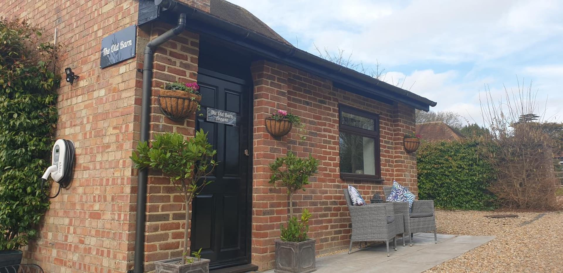 The Old Barn Annexe, cosy stay, close drive to city, beach, South Downs & Goodwood
