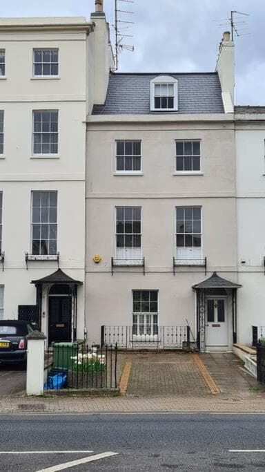 Cheltenham Townhouse - 3/4 bed