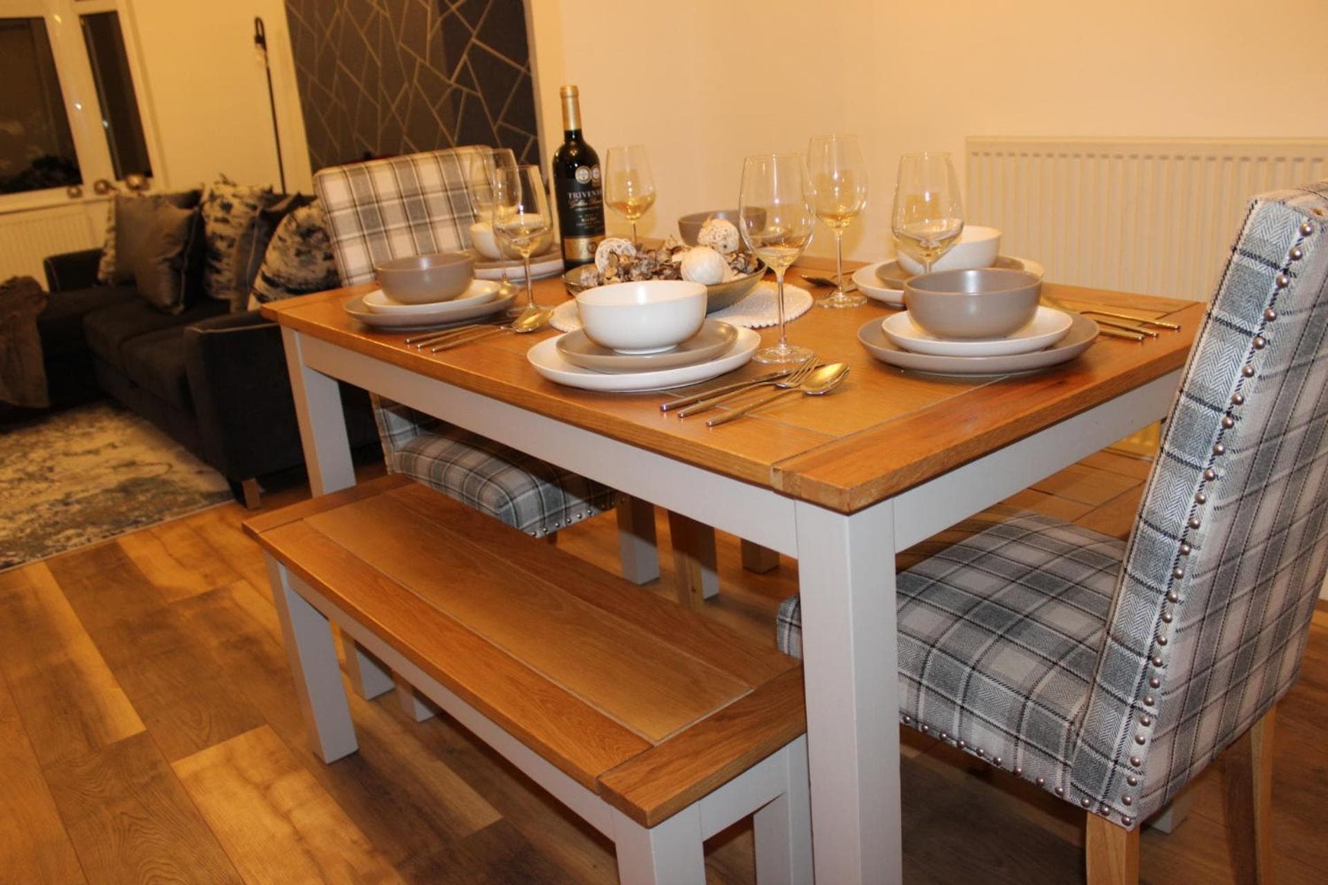 Cosy Home Ideal for Business, Contractors, Families near Walsgrave Hospital, Shops and M6, A46, Free Parking